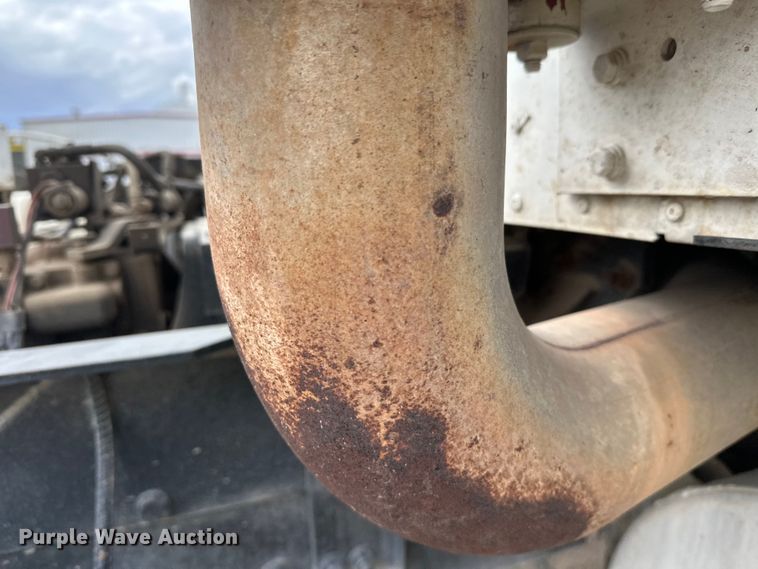 image for item DT6438 2000 International 5500i ready mix truck