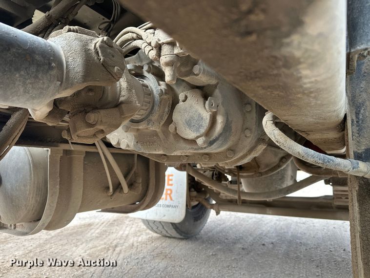 image for item DT6438 2000 International 5500i ready mix truck