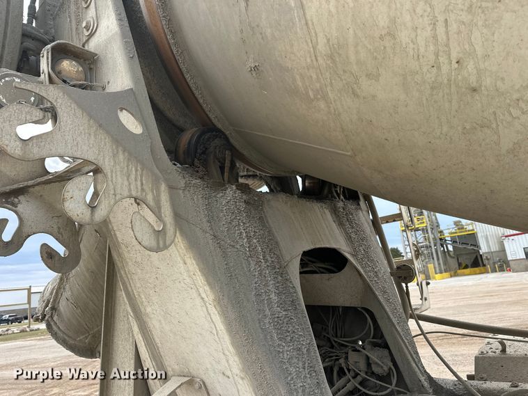 image for item DT6438 2000 International 5500i ready mix truck