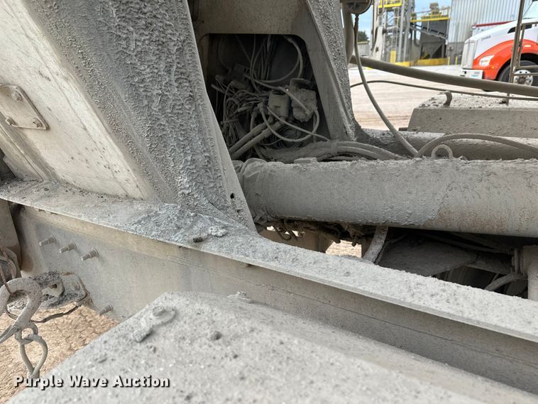 image for item DT6438 2000 International 5500i ready mix truck