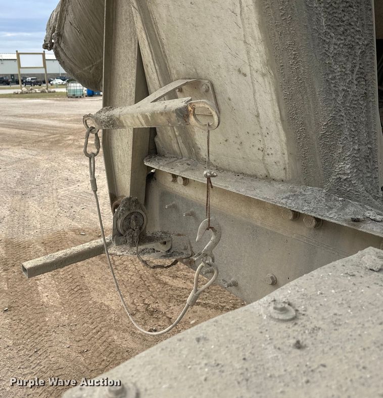 image for item DT6438 2000 International 5500i ready mix truck