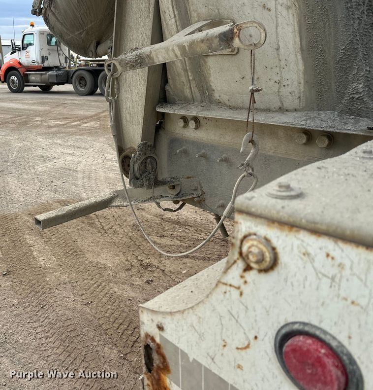 image for item DT6438 2000 International 5500i ready mix truck