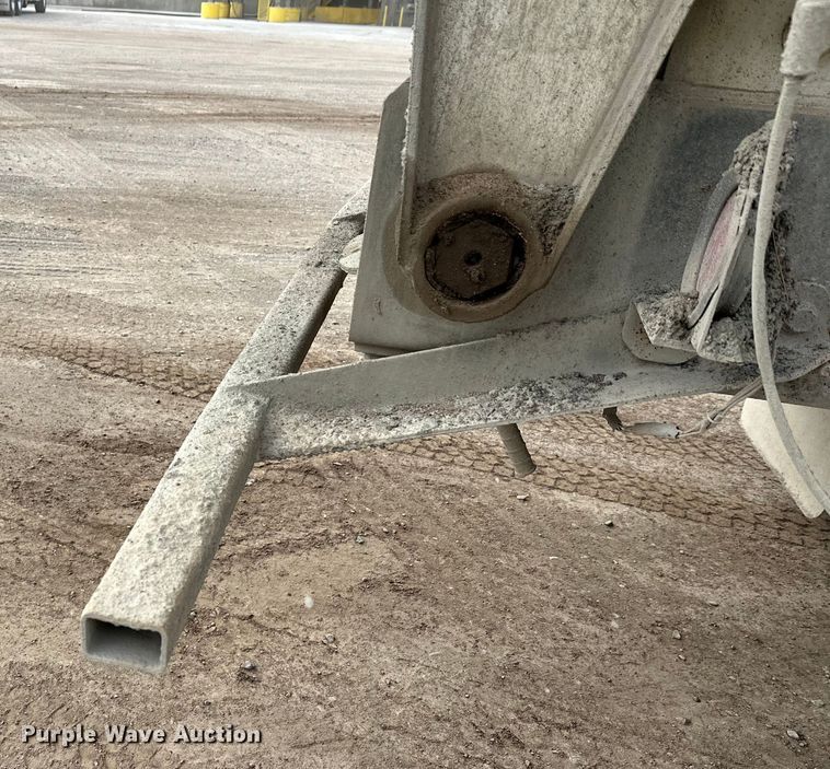 image for item DT6438 2000 International 5500i ready mix truck