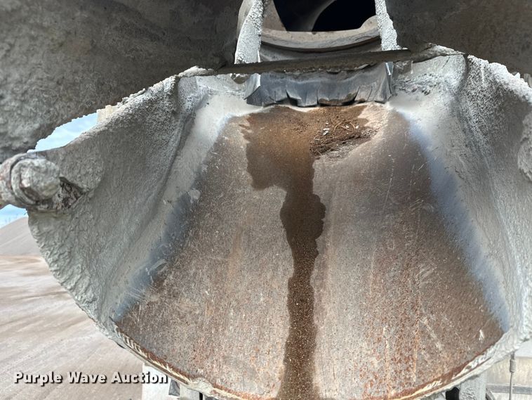 image for item DT6438 2000 International 5500i ready mix truck