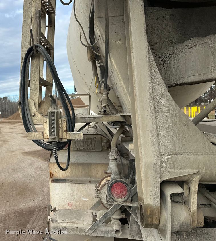 image for item DT6438 2000 International 5500i ready mix truck