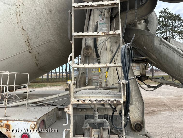 image for item DT6438 2000 International 5500i ready mix truck