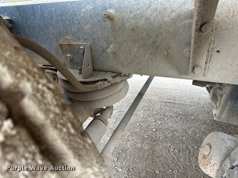 image for item DT6438 2000 International 5500i ready mix truck