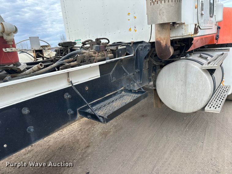 image for item DT6438 2000 International 5500i ready mix truck