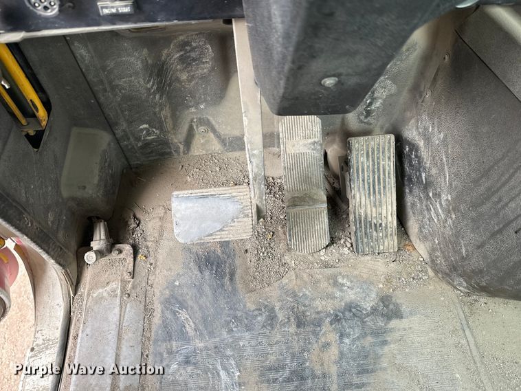 image for item DT6438 2000 International 5500i ready mix truck