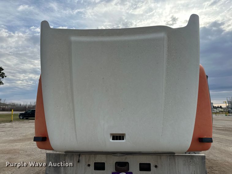 image for item DT6438 2000 International 5500i ready mix truck