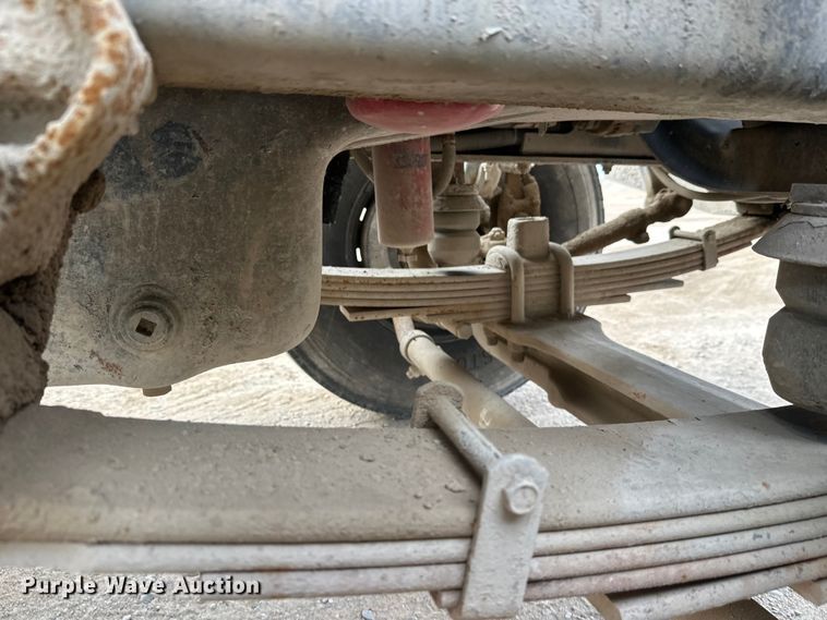 image for item DT6438 2000 International 5500i ready mix truck