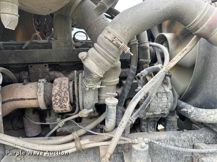 image for item DT6438 2000 International 5500i ready mix truck