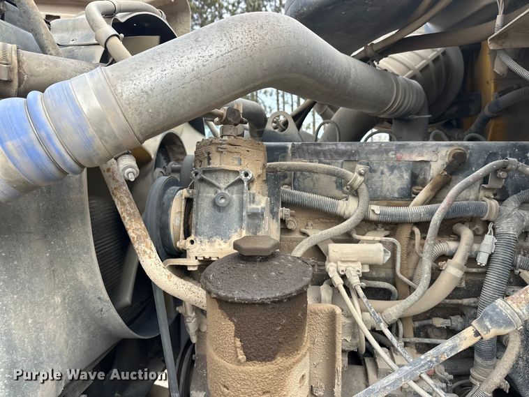 image for item DT6438 2000 International 5500i ready mix truck