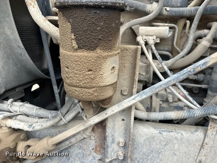 image for item DT6438 2000 International 5500i ready mix truck