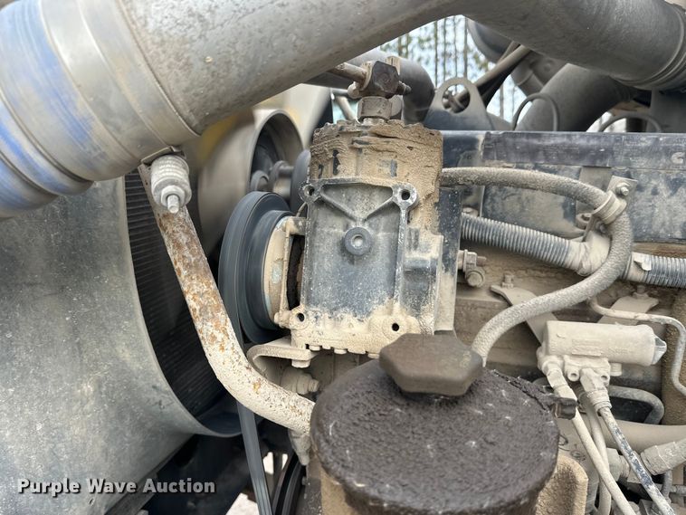 image for item DT6438 2000 International 5500i ready mix truck