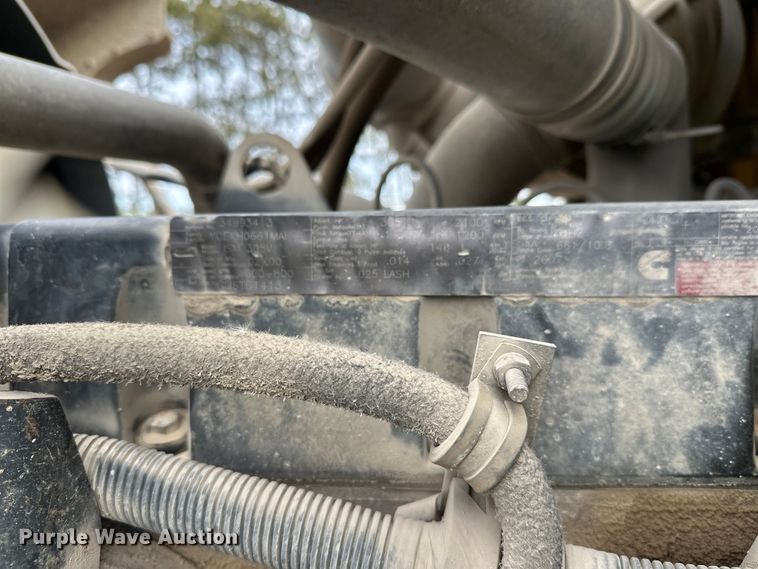 image for item DT6438 2000 International 5500i ready mix truck