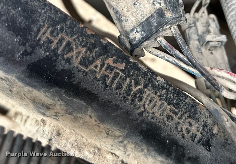 image for item DT6438 2000 International 5500i ready mix truck