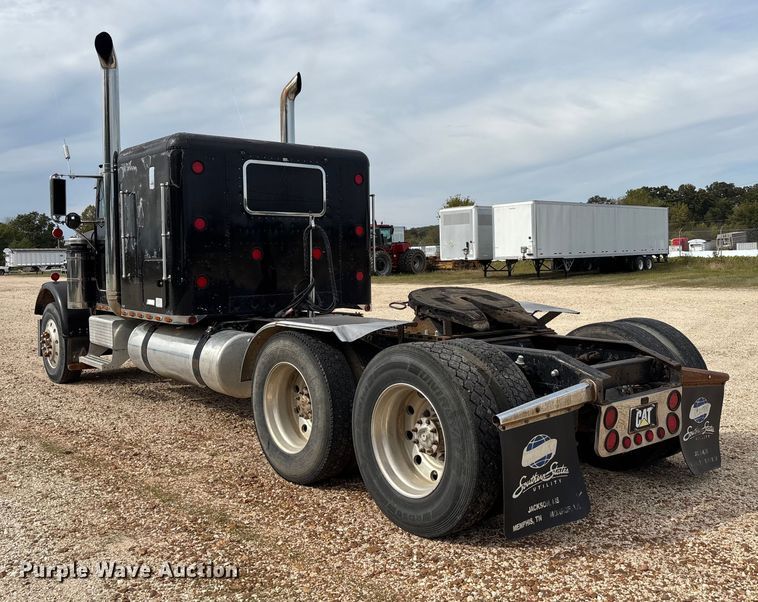 image for item DU1493 1988 Freightliner semi truck