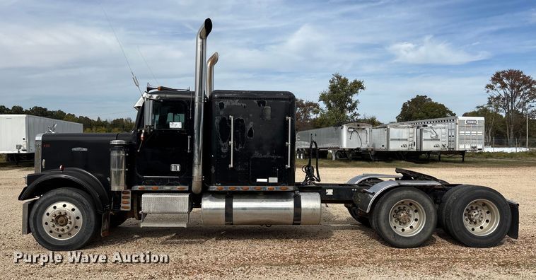 image for item DU1493 1988 Freightliner semi truck