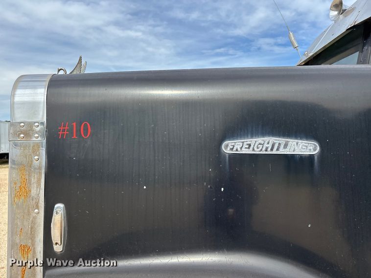 image for item DU1493 1988 Freightliner semi truck