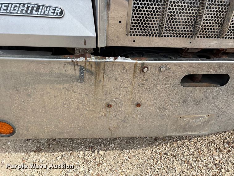 image for item DU1493 1988 Freightliner semi truck