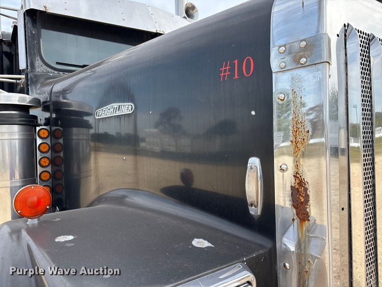 image for item DU1493 1988 Freightliner semi truck