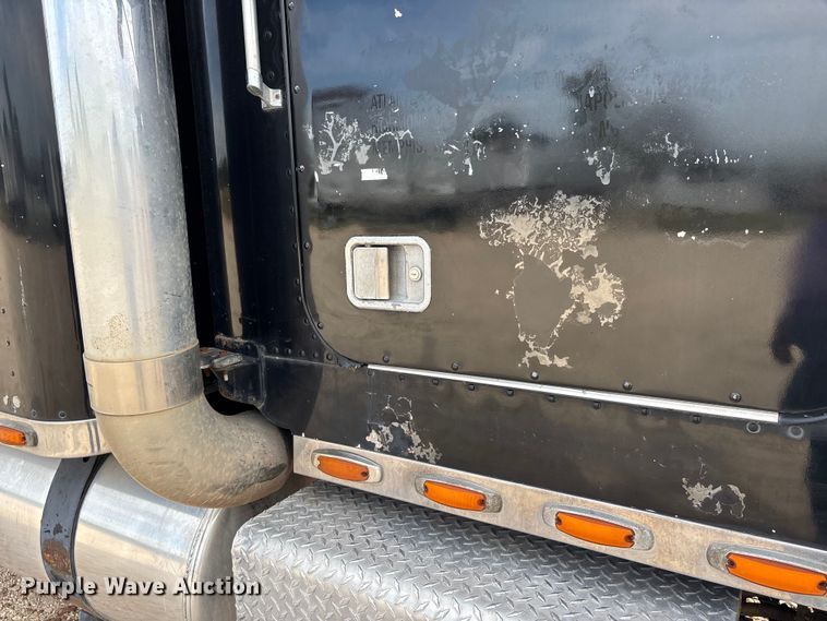 image for item DU1493 1988 Freightliner semi truck