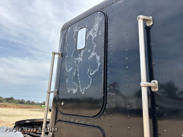 image for item DU1493 1988 Freightliner semi truck