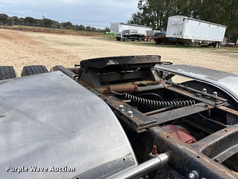 image for item DU1493 1988 Freightliner semi truck