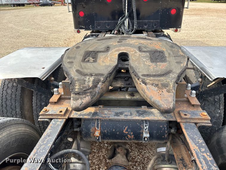 image for item DU1493 1988 Freightliner semi truck