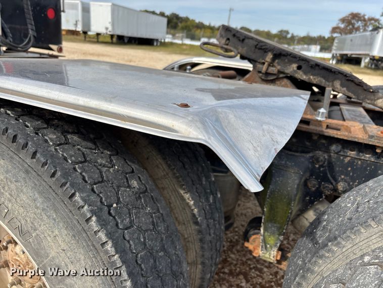 image for item DU1493 1988 Freightliner semi truck