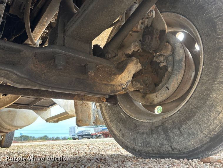 image for item DU1493 1988 Freightliner semi truck