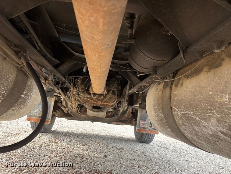 image for item DU1493 1988 Freightliner semi truck