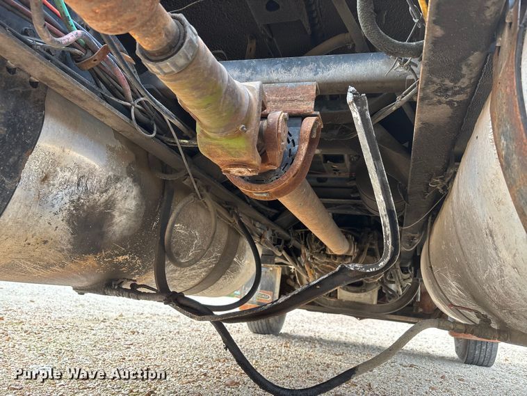 image for item DU1493 1988 Freightliner semi truck