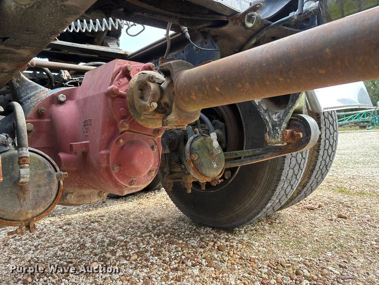 image for item DU1493 1988 Freightliner semi truck