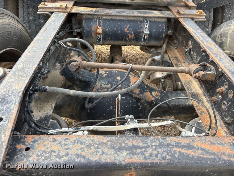 image for item DU1493 1988 Freightliner semi truck