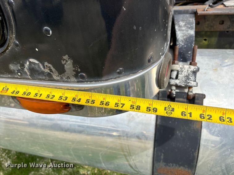 image for item DU1493 1988 Freightliner semi truck