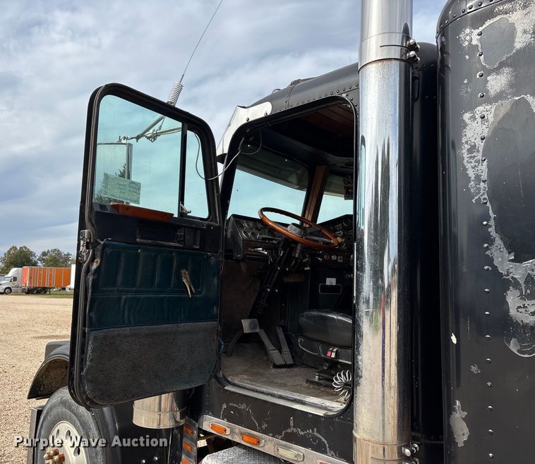 image for item DU1493 1988 Freightliner semi truck