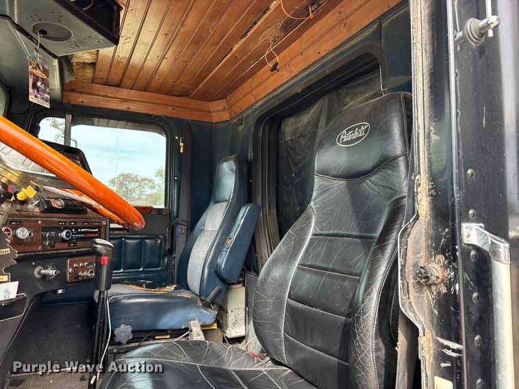 image for item DU1493 1988 Freightliner semi truck