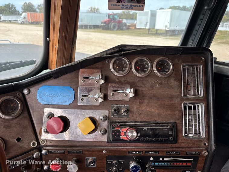 image for item DU1493 1988 Freightliner semi truck