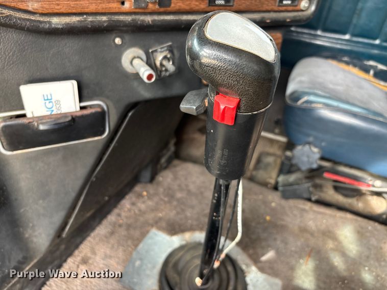 image for item DU1493 1988 Freightliner semi truck