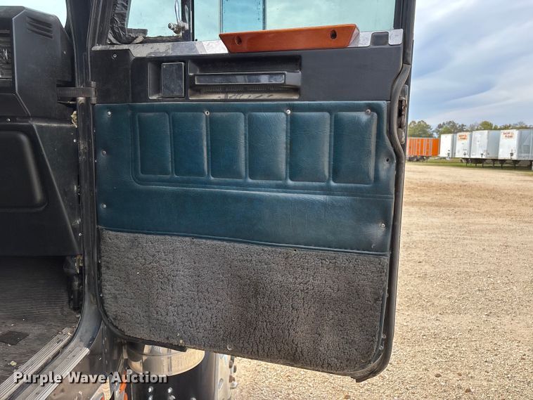 image for item DU1493 1988 Freightliner semi truck