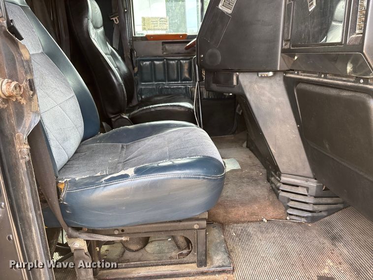 image for item DU1493 1988 Freightliner semi truck