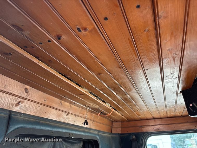 image for item DU1493 1988 Freightliner semi truck