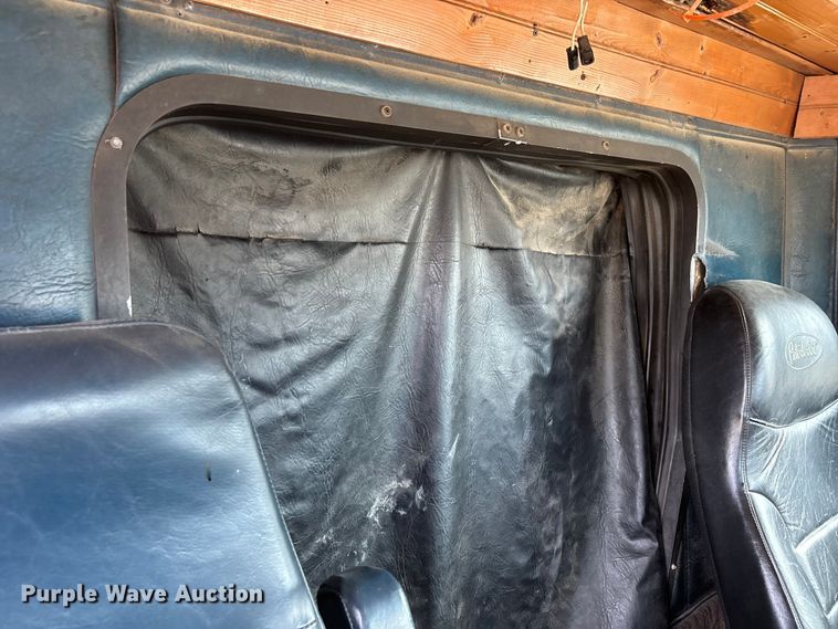 image for item DU1493 1988 Freightliner semi truck