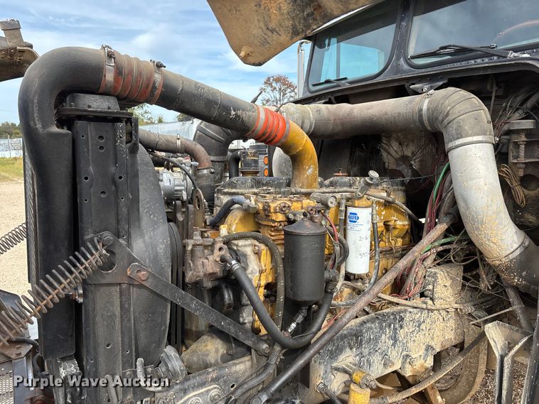 image for item DU1493 1988 Freightliner semi truck