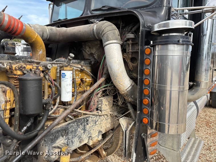 image for item DU1493 1988 Freightliner semi truck