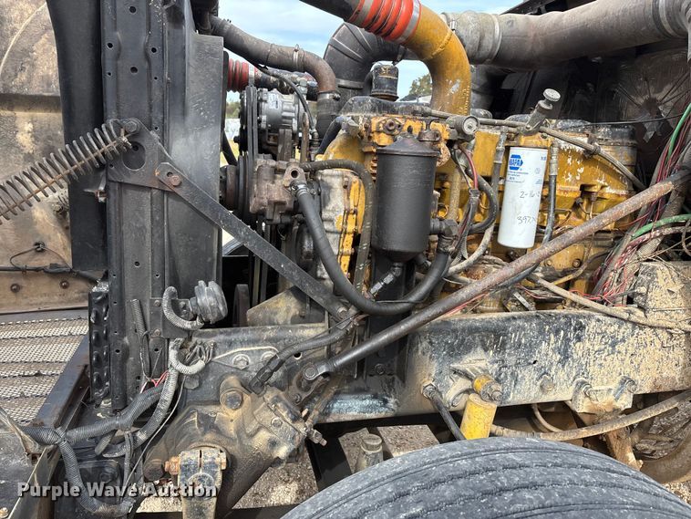 image for item DU1493 1988 Freightliner semi truck