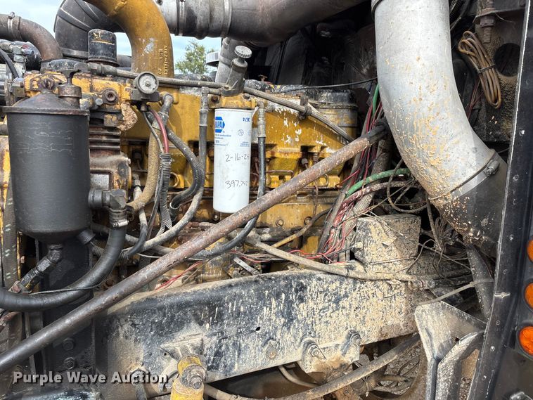 image for item DU1493 1988 Freightliner semi truck