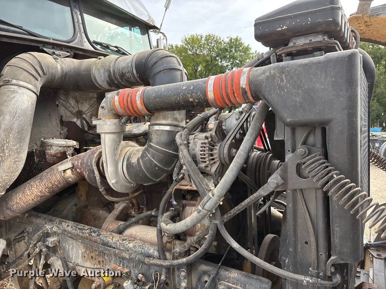 image for item DU1493 1988 Freightliner semi truck